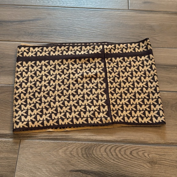 MICHAEL Michael Kors Scarft - Picture 3 of 3